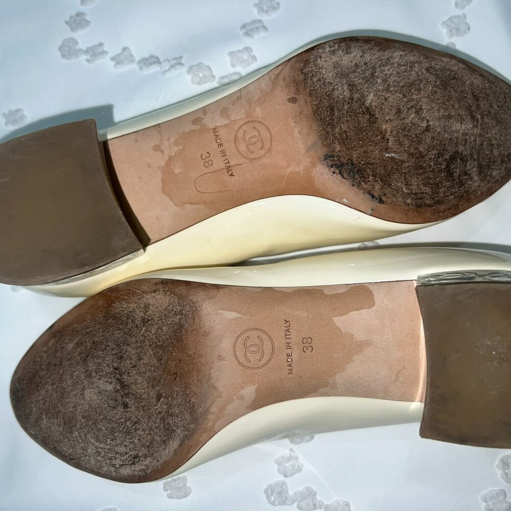 Chanel Mary Janes Patent Leather Cream Pumps - Picture 2 of 9